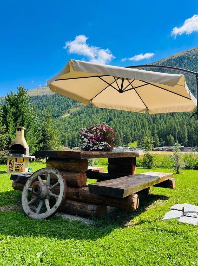 Chalet Sunshine Livigno Exteriör bild